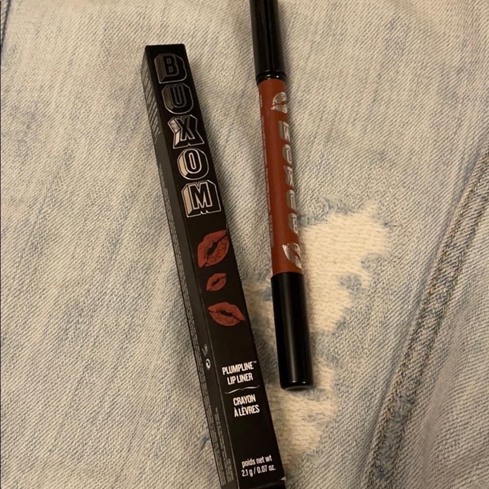 Buxom Lipliner in Undercover